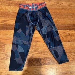 Boys 3/4 Under Armour Tights - size small